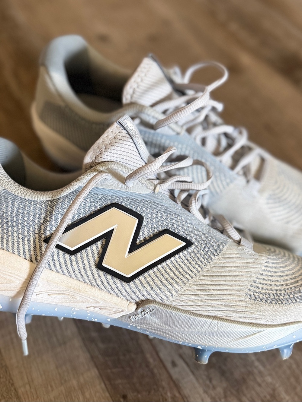 New Balance Mens 11 Cleats